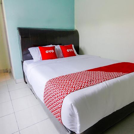 Oyo 3493 Nami House Hotel Medan Exterior photo