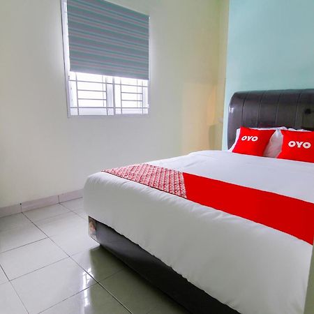 Oyo 3493 Nami House Hotel Medan Exterior photo